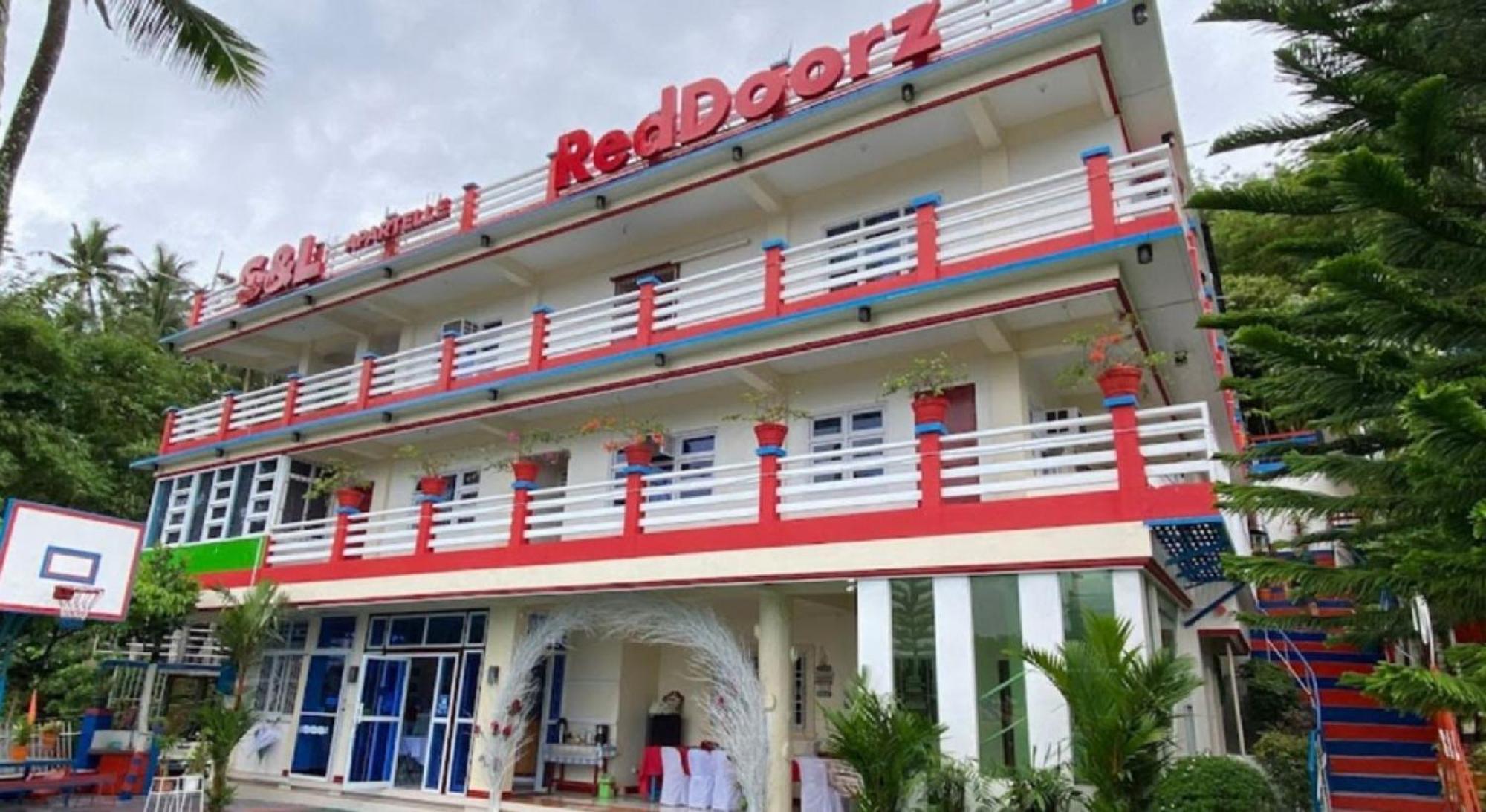 黎牙实比 Reddoorz At S & L Apartelle Daraga Albay酒店 外观 照片